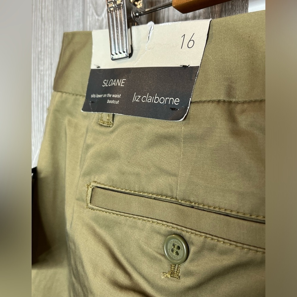 107. NWT Liz Claiborne Olive Green Sloan Bootcut Stretch Pant Plus Size 16W